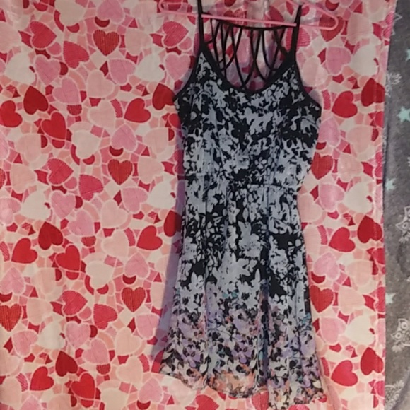 Dress - Picture 5 of 6